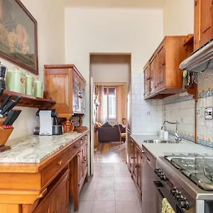 https://central-elegant-apartment-liberty-house.emilia-romagnahotels.net